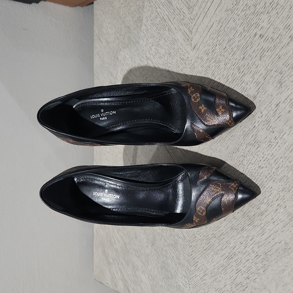 Louis Vuitton - Monogram Pumps